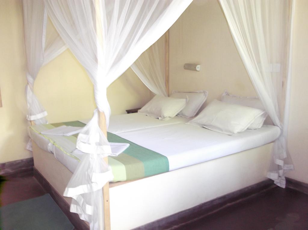 Gecko Restaurant&Rooms Baie d'Arugam Extérieur photo