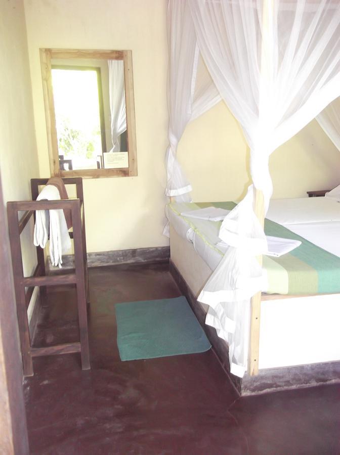 Gecko Restaurant&Rooms Baie d'Arugam Extérieur photo
