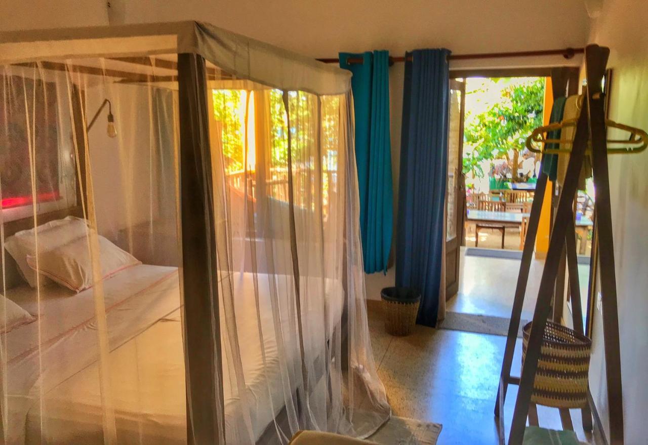 Gecko Restaurant&Rooms Baie d'Arugam Extérieur photo